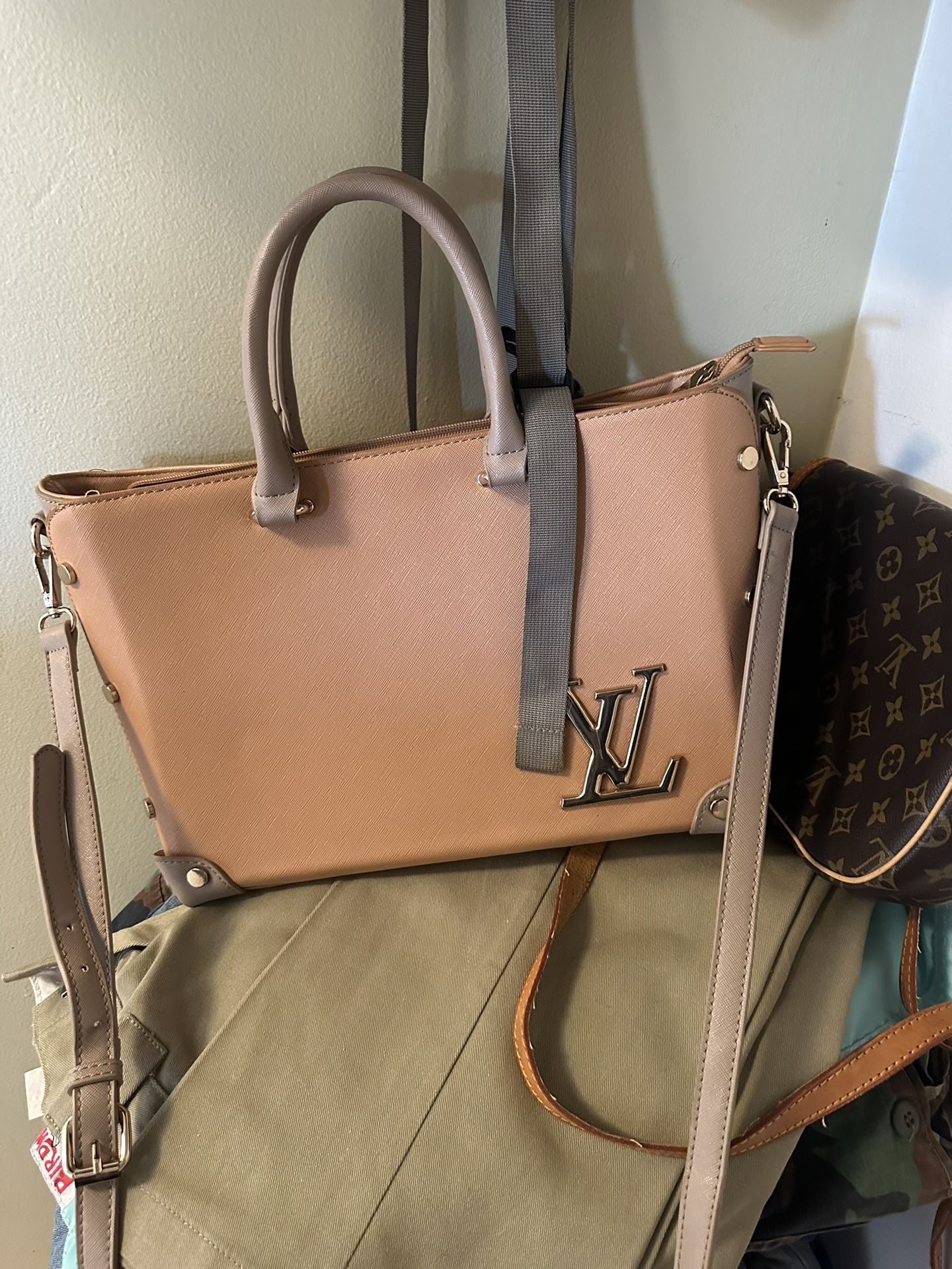 Louis Vuitton Guess Purses Bags for Sale in Long Beach, CA - OfferUp