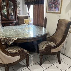 Comedor De Madera En Muy Buenas Condiciones 