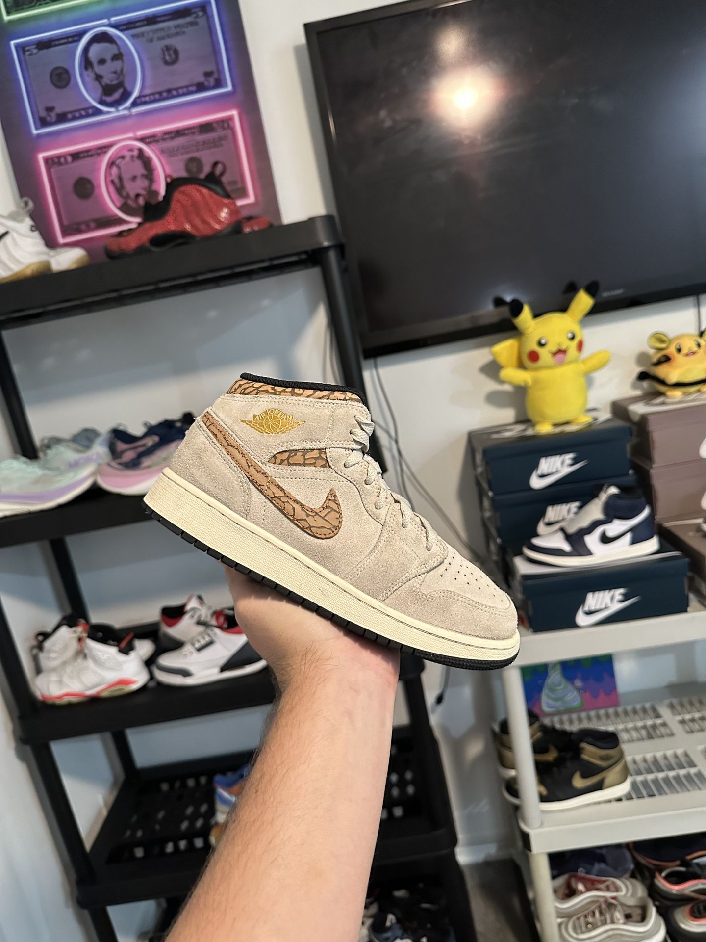 Jordan 1 Mid SE (GS) Big Kids' Shoes Light Orewood Brown Size 5.5 Youth