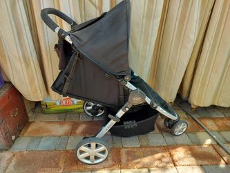 Britax Stroller $35  Pick Up Only Bonanza And Lamb 