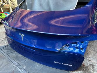 Tesla model 3 trunk door