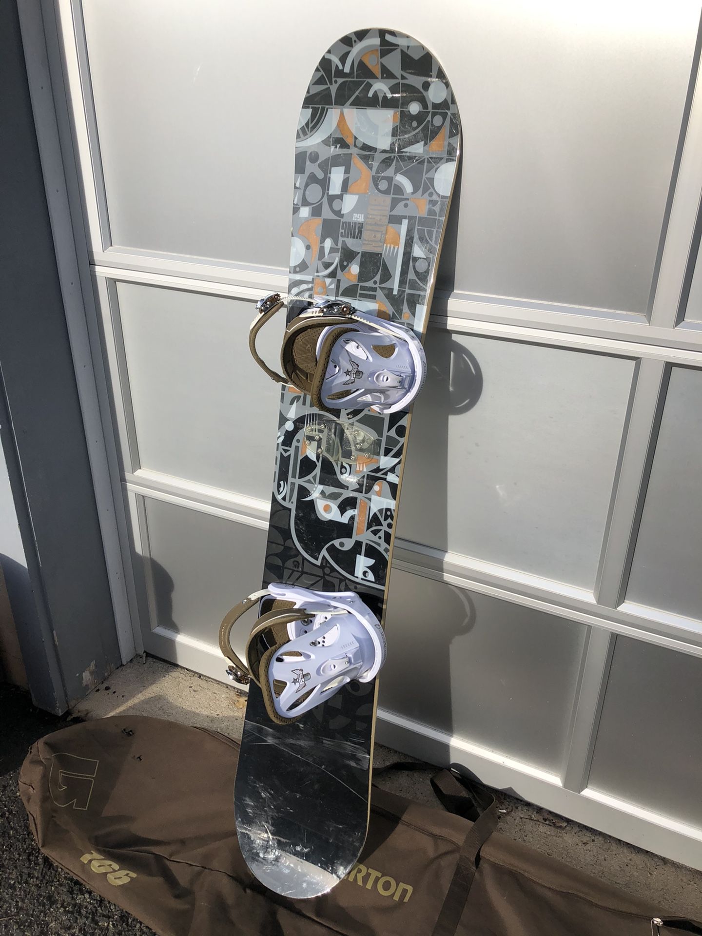 Burton King 162 snowboard, bindings and bag VGC