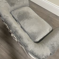 Armchair for small to medium-sized dogs