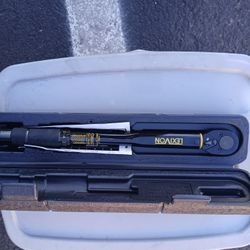 Torque Wrench 3/8 Drive 10 To 100 Foot Pounds