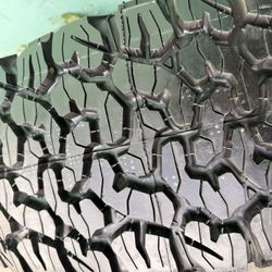 1 Tire LT  285/70/17  BFGoodrich All terrain TA ko 