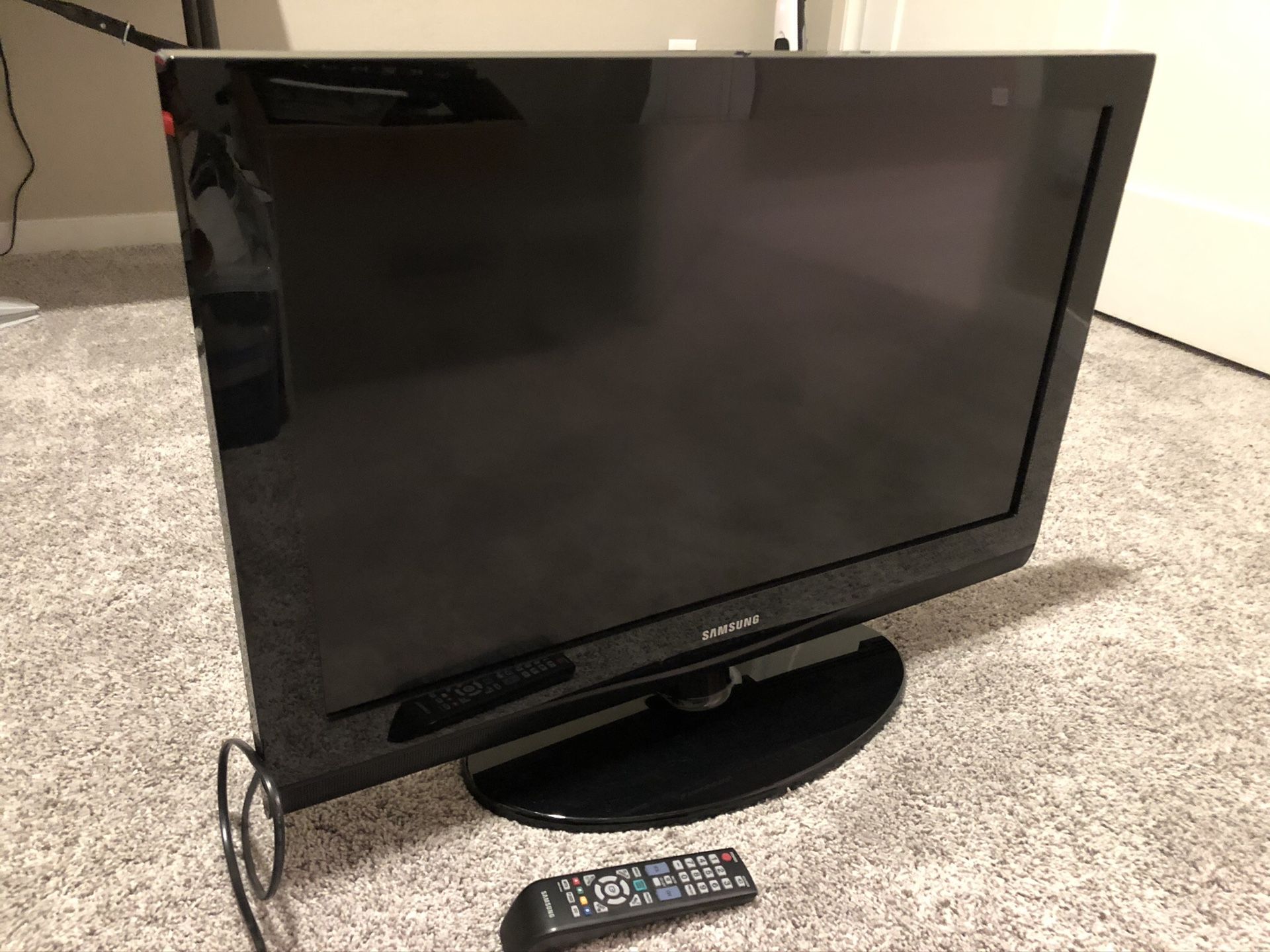 SAMSUNG 32 inch LCD TV - GREAT DEAL !!!
