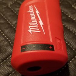 Milwaukee M12 Power Source 