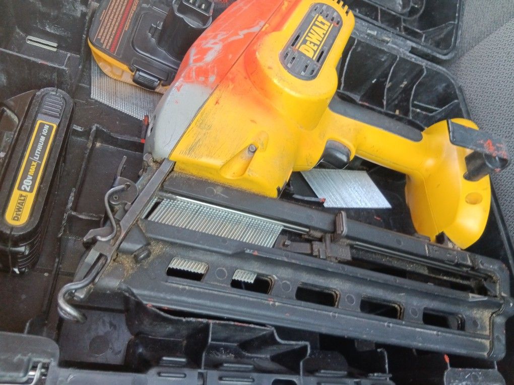 DEWALT FINISH NAILER CORDLESS 