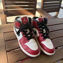Jordan Air Jordan 1 Mid Chicago Red White Black Leather Upper Rubber Outsole