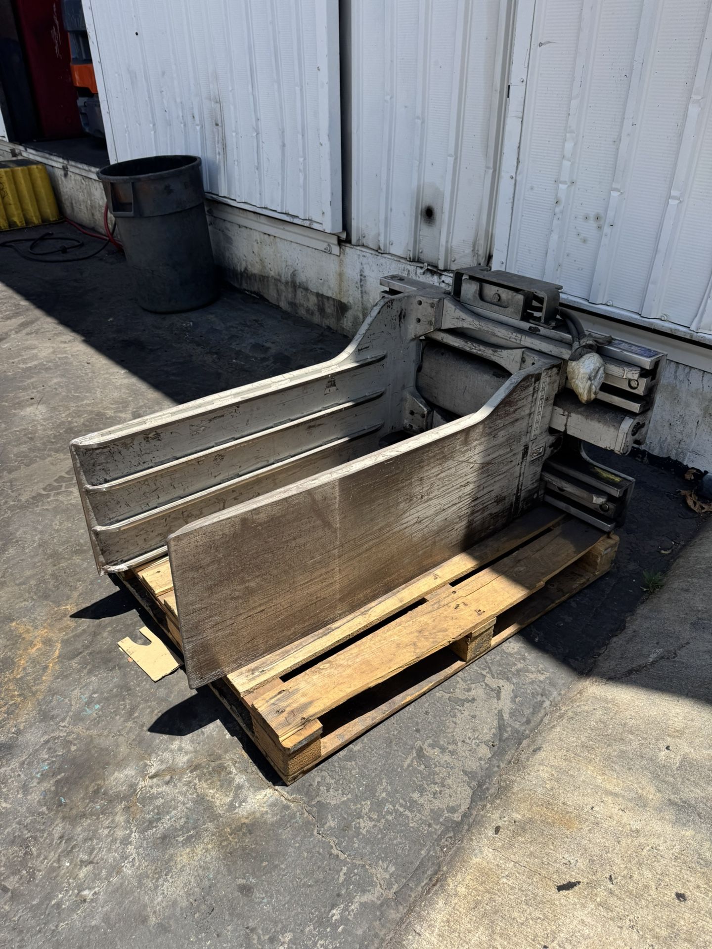FORKLIFT CLASS 2 CASCADE BALE CLAMP