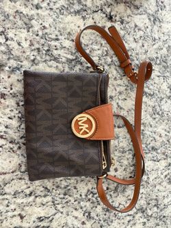Michael kors wallet crossbody