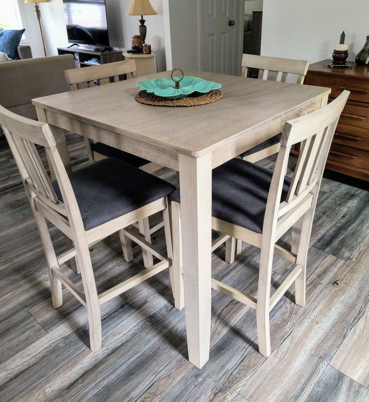 TABLE+ 4 Chairs