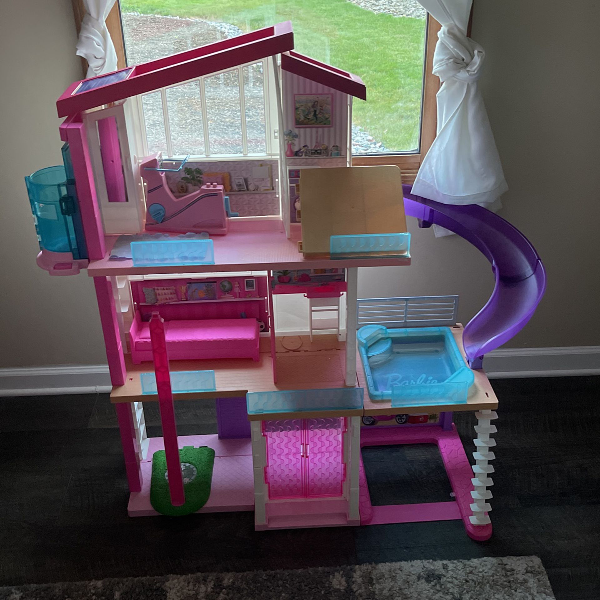 **Girls Barbie Doll House ** Comes With Accessories 