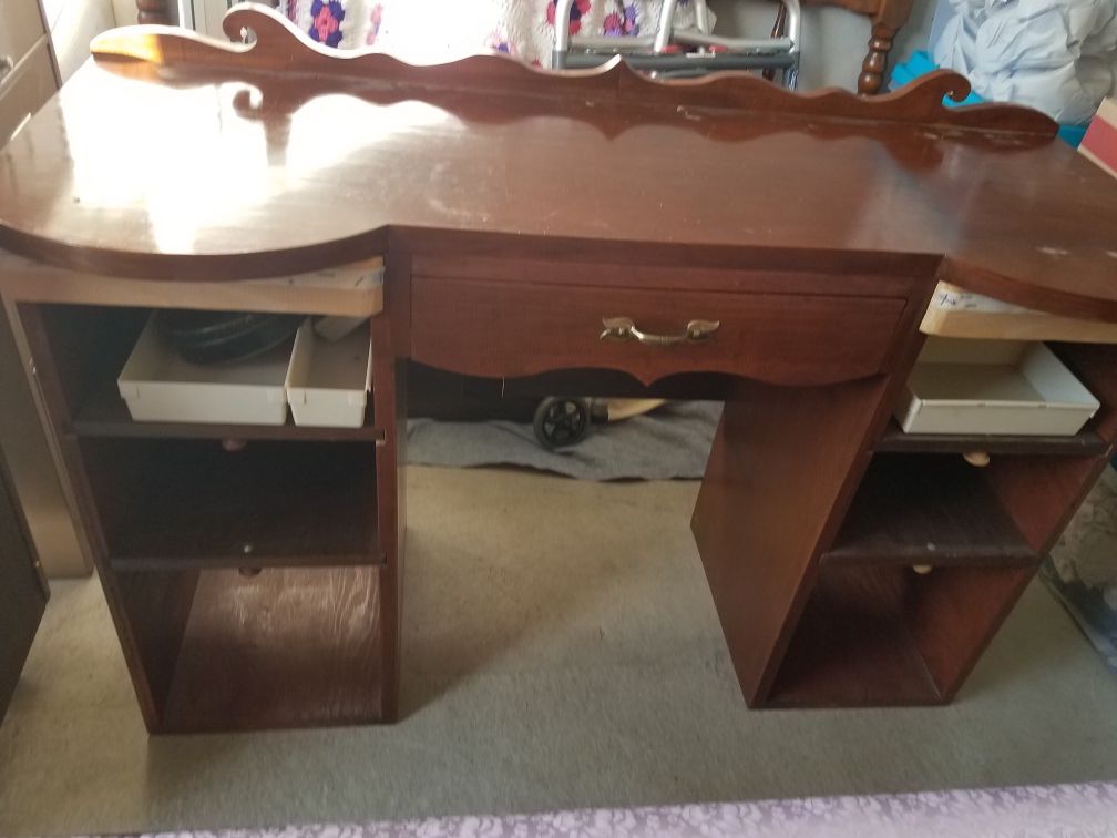 Sewing table/desk