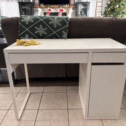 IKEA Micke Desk
