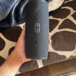 JBL Charge4