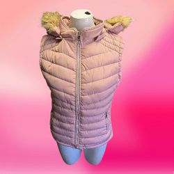 Women's Greenlander Vest With Hood.