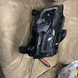 2017 2021 Jeep Gran Cherokee Right Headlight,