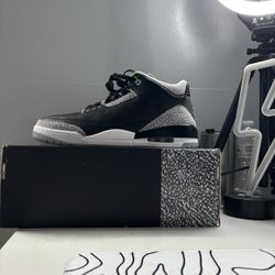 Jordan 3 Retro “Green Glow” Size 12