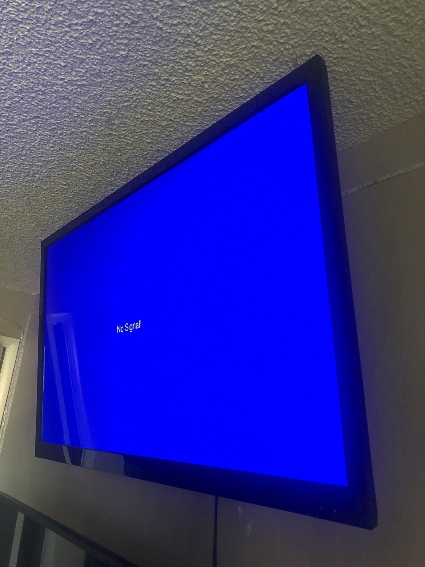 Insignia 40” Flatscreen Tv