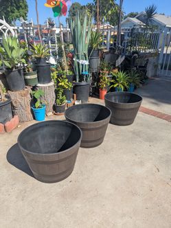 Plastic pots