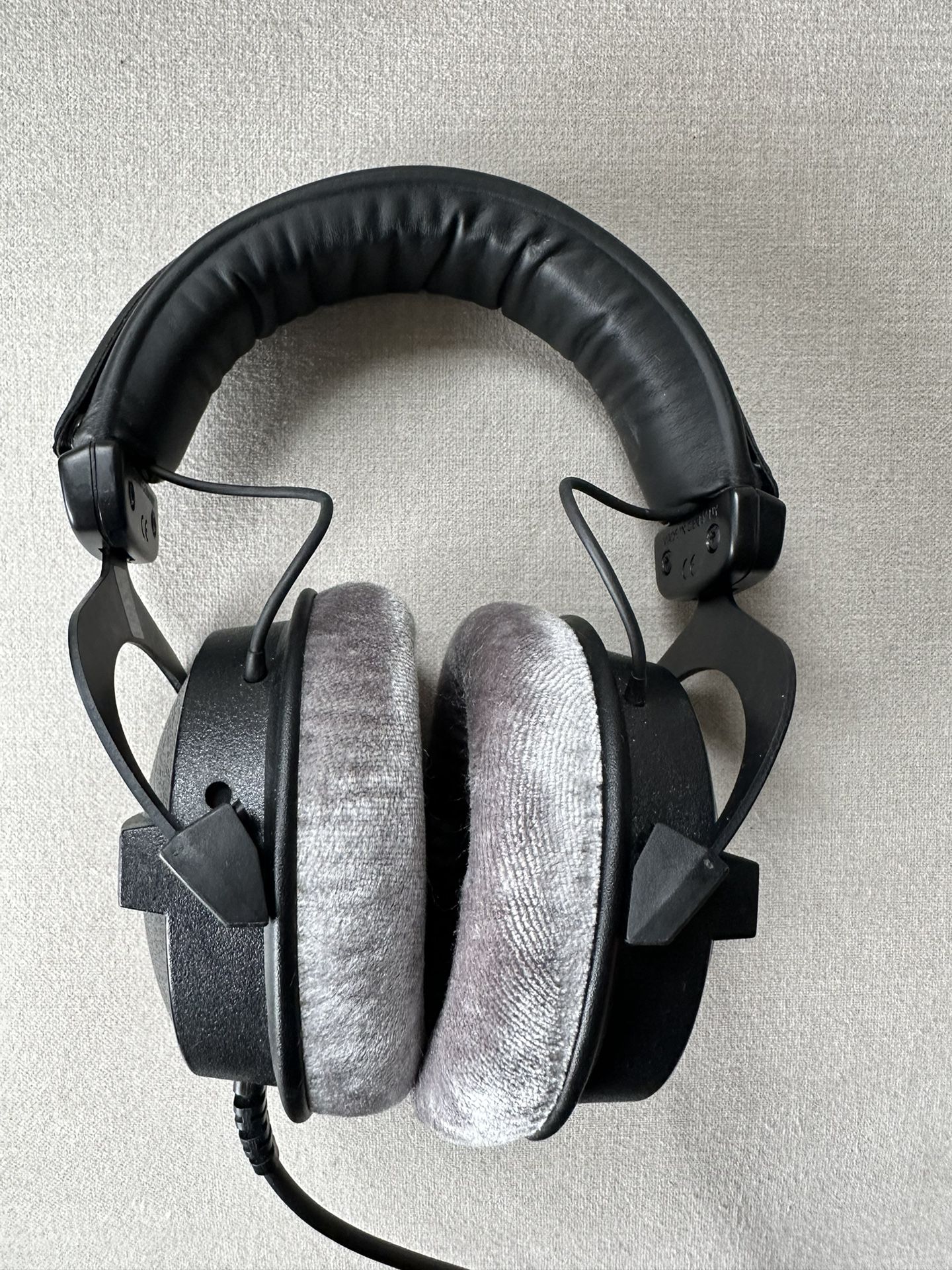 beyerdynamic DT 770 Pro 250 ohm Professional Studio Headphones