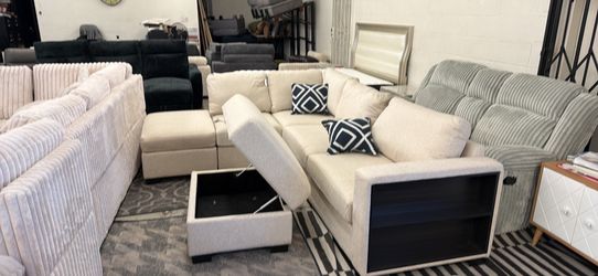New 105x82 boucle fabric sectional couch