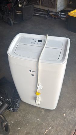 Vendo este aire tiene todo enfria muy bien 1 mes de garantia