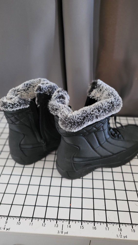 Totes Snow Boots Size 8W