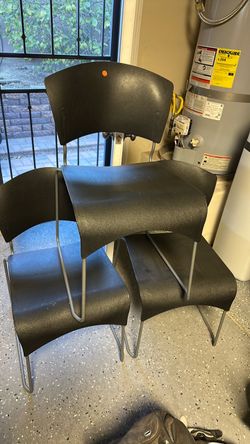 Set of 3 stackable black plastic / metal chairs