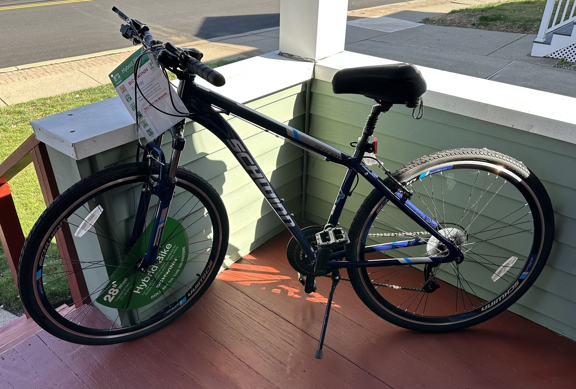 Schwinn Trailway Hybrid Bike