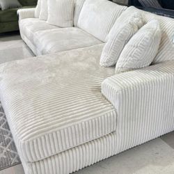Lindyn Brand New Couch) Luxury Sectional 