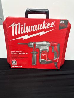 Milwaukee 5/8" SDS Plus Rotary Hammer Kit