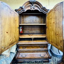 AICO By Michael Amini TUSCANO Armoire