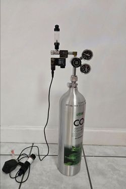 Aquarium co2 diffuser and canister