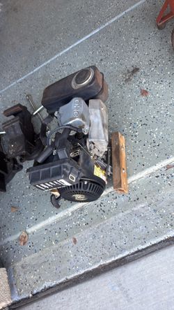 Engine for vibration