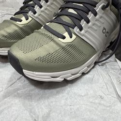 On CLOUDSWIFT 3 leaf frost size 9.5