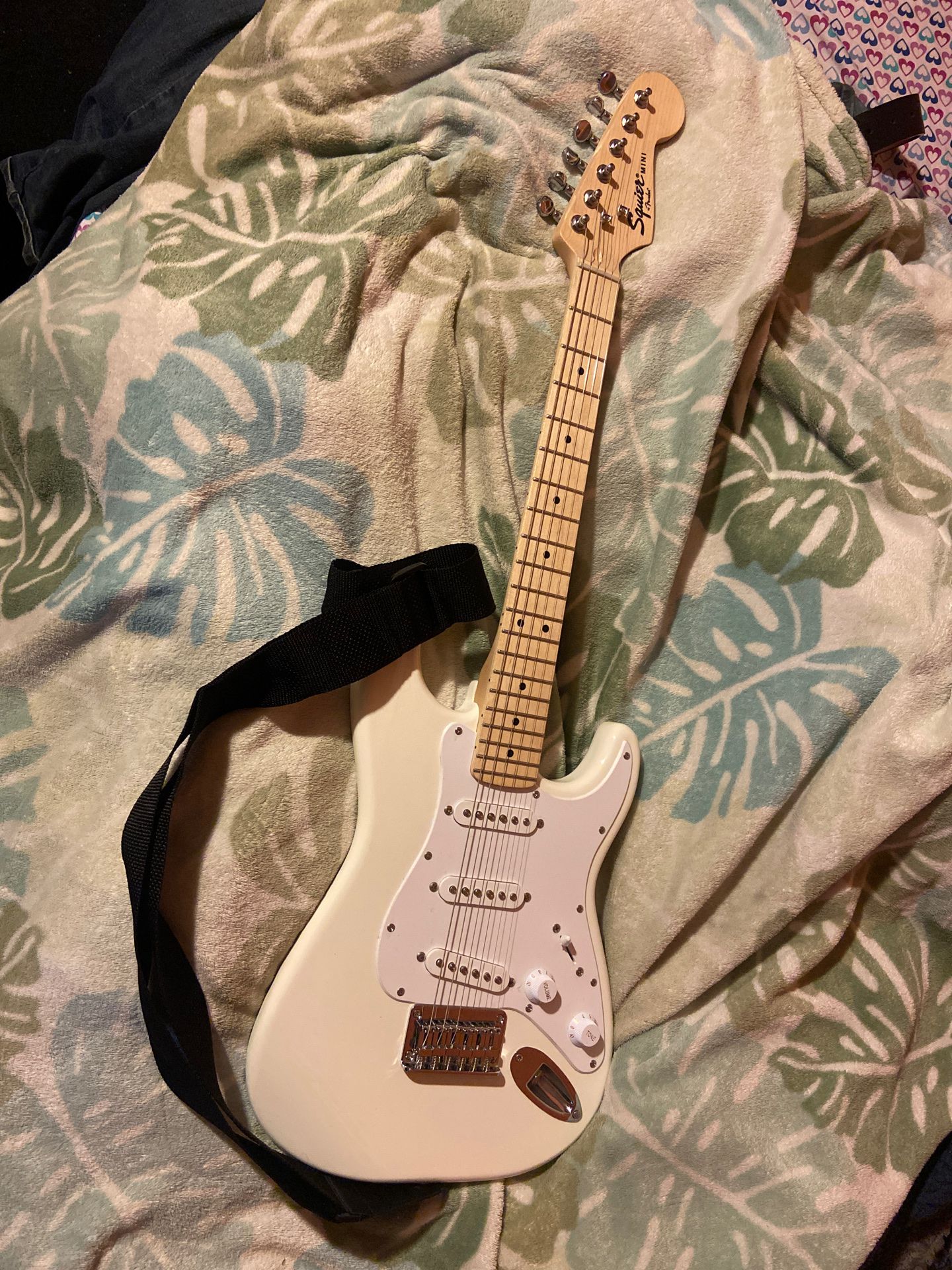 Fender squire mini guitar