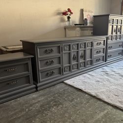 Dresser set