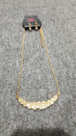 Paparazzi necklace and earrings