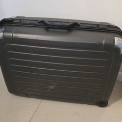 
A medium-sized Eminent brand suitcase measures 26 inches wide, 9 inches deep, and 20 inches high