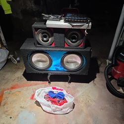 Equipo De Música Para Carro Ho Lo Que Usted Tenga Todo Por 800 Muy Bueno El Equipo Todo Suena Muy Bien Las Bosinas De 12 In 