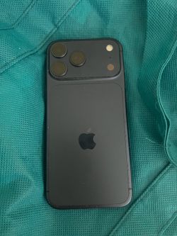 Used iPhone 17 pro max blue $1250 or 17 pro blue $1125 I can deliver bring it to you now