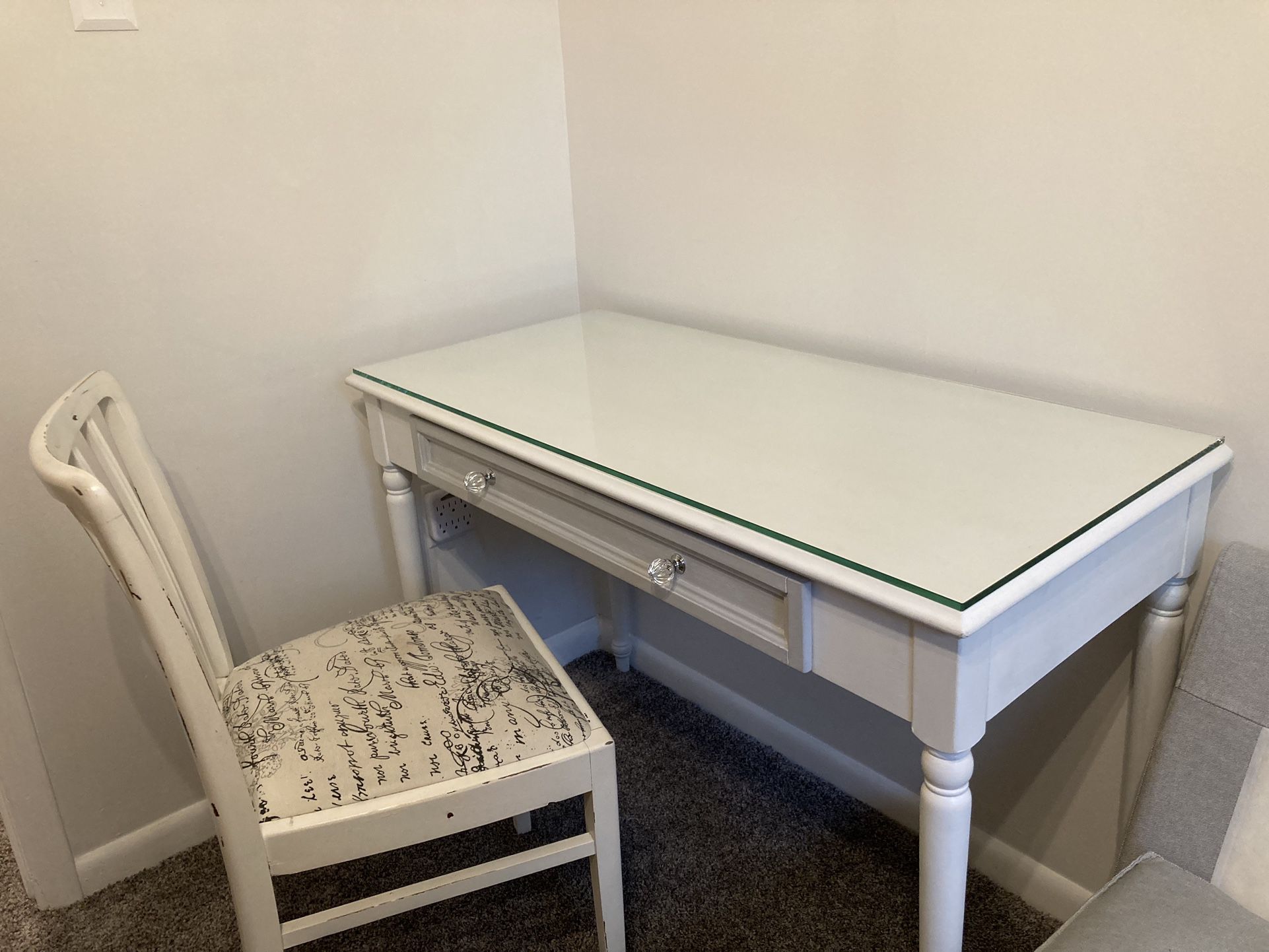 White Desk With Glass Top And Chair