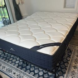 🛏️ QUEEN hybrid Memory Foam Mattress - Like New 