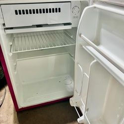 Mini Fridge 