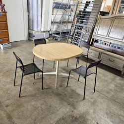 Dinning Table And 4 Chairs 