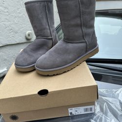 Gray Uggs Size 9