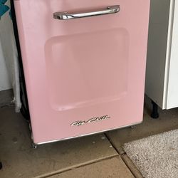 🌸 Retro Pink KitchenAid Dishwasher – $375 OBO