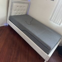 Twin Xl White Glam Mattress Bed Frame 